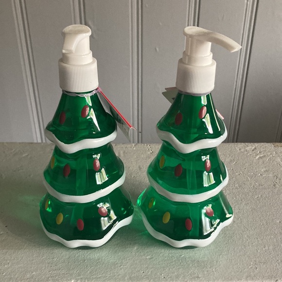 NWT Set of 2- Fresh Pine Scented Christmas Tree ๐ Bottle Hand Soap Dispensers - Picture 1 of 17